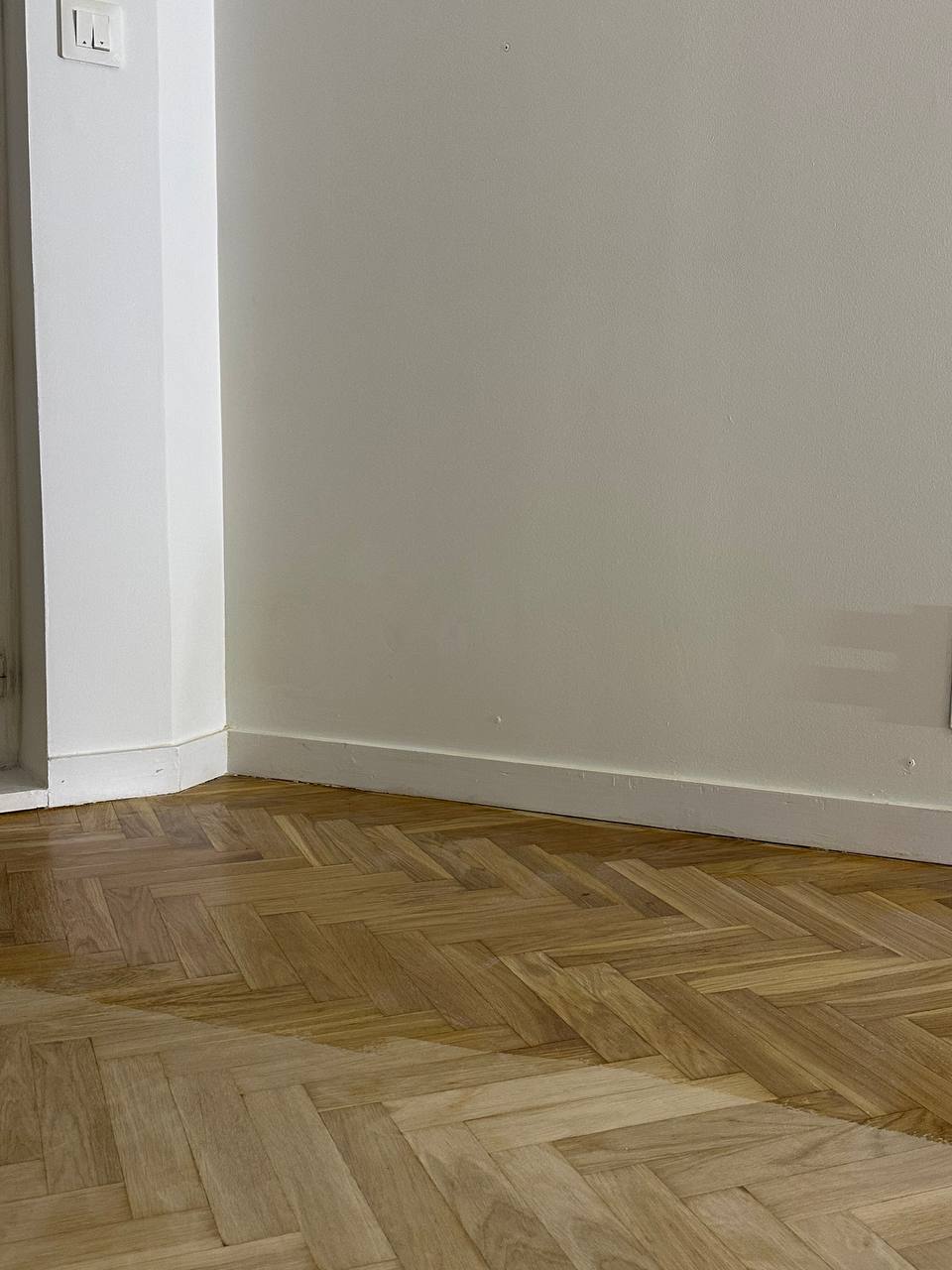 Ponçage et lustrage d'un parquet en chevrons